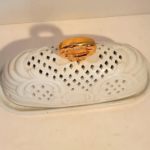 VTG PORCELAIN TREASURER WHITE AND GOLD LATTICE CUT BUTTER DISH WITH COVER - Picture 2 of 5